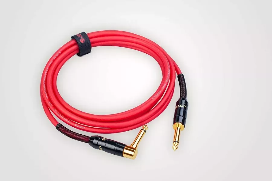 JOYO CM-22 red красный инструментальный кабель, 6 м JOYO CM-22 red красный инструментальный кабель, 6 м